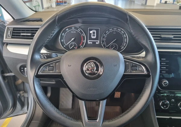 Skoda Superb cena 83000 przebieg: 128000, rok produkcji 2018 z Wągrowiec małe 121